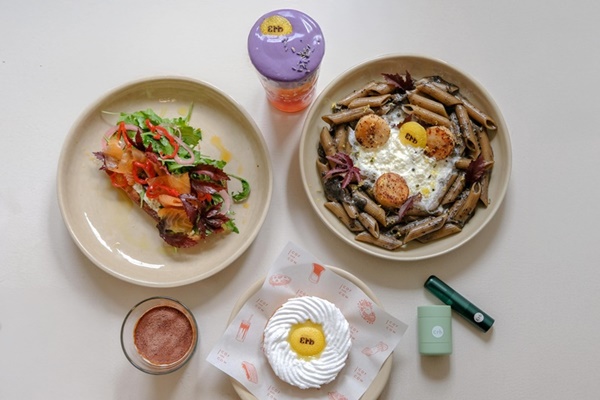 Erb x COF AND COW เนรมิตคาเฟ่ที่หอมที่สุดในกรุงเทพฯ ผ่านกลิ่นและรส แห่งการ 'ฟื้น ตื่น รื่นรมย์' ที่คุณจะไม่มีวันลืม ชวนพิสูจน์ได้แล้ววันนี้ถึง 31 สิงหาคมนี้เท่านั้น