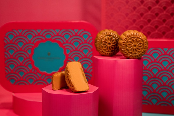 ขนมไหว้พระจันทร์แสนอร่อยในกล่องสุดหรูแบบร่วมสมัยที่โรงแรม อินเตอร์คอนติเนนตัล กรุงเทพฯ