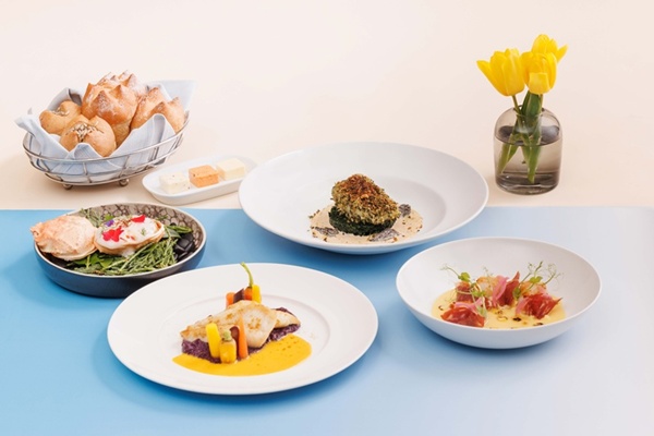 สัมผัสรสชาติอาหารทะเลช่วงฤดูใบไม้ผลิที่ห้องอาหาร ไฟร์เพลส กริลล์ แอนด์ บาร์