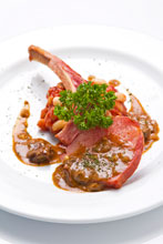 เนื้อหมูรมควันย่างเสิร์ฟกับซอสเห็ดพอร์ชินี่และถั่วขาว