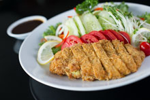 โรงแรมเจ้าพระยา ขอแนะนำเมนูพิเศษ หมูดำไส้ อโวคาโดและชีส