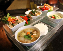 เซทอาหารกลางวัน ล็อบบี้เลาจน์ ณ โรงแรมรอยัล ออคิด เชอราตัน