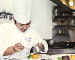 ลิ้มรสเหล้าสาเกญี่ปุ่น เคล้าเมนูฝรั่งเศสสุดหรู  ใน 