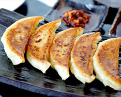 โอซากา โอโช ชวนนักชิมชอบ แชะ โชว์ รับฟรี ! เกี๊ยวซ่า 1 ชุดทันที!!!