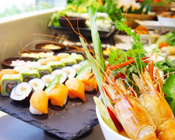 บลูสไปซ์ เรสเตอรองท์ ชวนแซลมอนเลิฟเวอร์ อิ่มอร่อยชุดใหญ่ กับเมนูยอดนิยมสไตล์เอเชี่ยนฟู้ด สุดคุ้ม