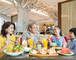 ลด 50% บุฟเฟ่ต์อาหารนานาชาติ ณ ห้องอาหารแกรนด์ คาเฟ่ ตลอดเดือนสิงหาคม ศกนี้