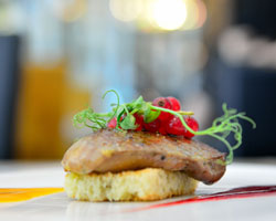 อิ่มอร่อยกับบุฟเฟต์นานาชาติ และเมนูฟัวกราส์พิเศษหลากหลายรายการ ณ ห้องอาหารเอสเพรสโซ่ (Espresso)