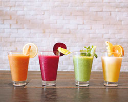 เครื่องดื่มผัก ผลไม้ สุขภาพดีที่เพลย์กราวด์ บาร์