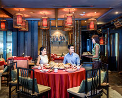 เฉลิมฉลองเทศกาลตรุษจีนที่ห้องอาหารลกหว่าฮิน