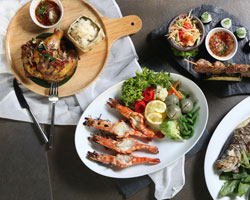 อร่อยอาหารจานกริลล์ สั่ง 2 ได้ถึง 3  ณ ห้องอาหารริเวอร์ไซด์ กริลล์ โรงแรมรอยัล ออคิด เชอราตัน