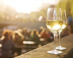 คืนแห่งไวน์และชีส ณ ห้องอาหารริเวอร์ไซด์ กริลล์  โรงแรมรอยัล ออคิด เชอราตัน