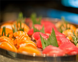 มา 4 จ่าย 3 อร่อยบุฟเฟ่ต์มื้อค่ำ บรรยากาศริมแม่น้ำเจ้าพระยา  ณ ห้องอาหารฟีสท์ โรงแรมรอยัล ออคิด เชอราตัน