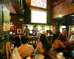 ฟลานโอเบรียนส์ไอริชผับ สาขาสีลม ชวนจิบเบียร์เชียร์บอล เอาใจคอฟุตบอลต้อนรับฟุตบอลยูโร 2016