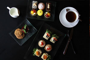 เพลิดเพลินนานาเมนูอร่อย พร้อมจิบน้ำชายามบ่าย  ณ ล๊อบบี้ เลาจน์ โรงแรมรอยัล ออคิด เชอราตัน